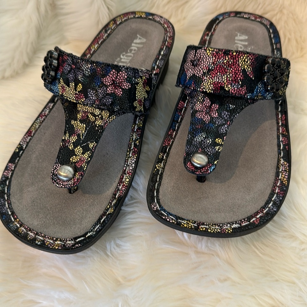 NWOT Allegria Size 35 (5 US) BLK/MULTI FLORAL LEATHER COLOR SANDAL